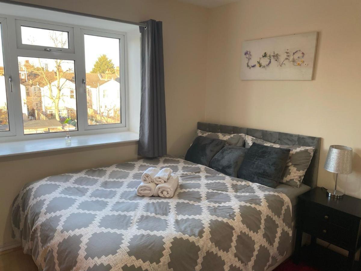 NNK Air BnB Enfield Dış mekan fotoğraf